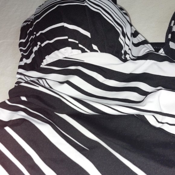 New Wave Tankini Swim Top - Picture 7 of 8